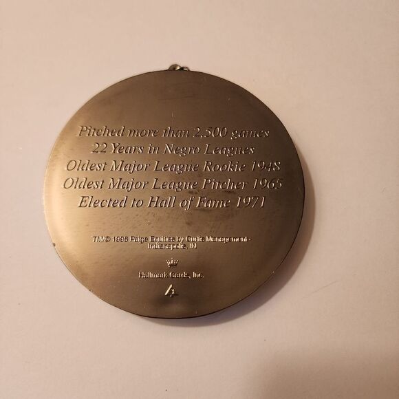 Hallmark Keepsake Ornament Baseball Heroes 1996 Robert LeRoy "Satchel" Paige - Picture 4 of 4